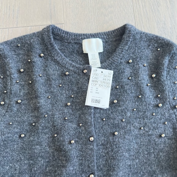 BNWT H&M Charcoal/ Dark Gray Sweater with Pearl Beaded Details - Picture 2 of 6
